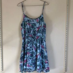 Flowy blue dress with adjustable shoulders